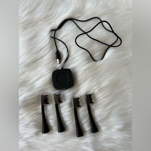 Bruush Replacement Toothbrush Head and Charger
